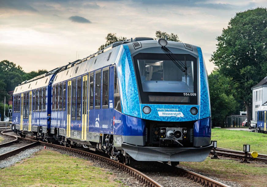 „Zelenija“ željeznička mreža: Prvi hidrogenski voz počeo saobraćati u Njemačkoj (VIDEO)