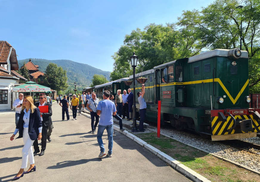 Svečana vožnja: Voz "Nostalgija" krenuo od Mokre Gore prema Višegradu
