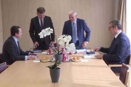 HLADNA ATMOSFERA Završena prva runda pregovora Vučića i Kurtija u Briselu, sastanak trajao oko dva sata (FOTO)