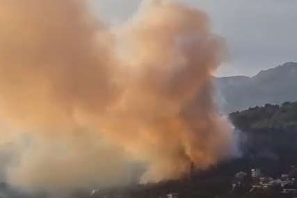 "Plašimo se za kuće iznad i ispod pruge" Ljudi zaglavljeni u kilometarskoj koloni kod Bara, vatra se širi (VIDEO)