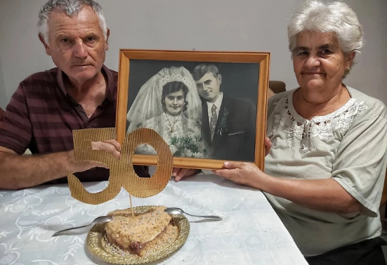 UPOZNALI SE U PETAK, VJENČALI U PONEDJELJAK Zorka i Dragan Stevanović proslavili 50 godina braka, sve počelo kao u bajci