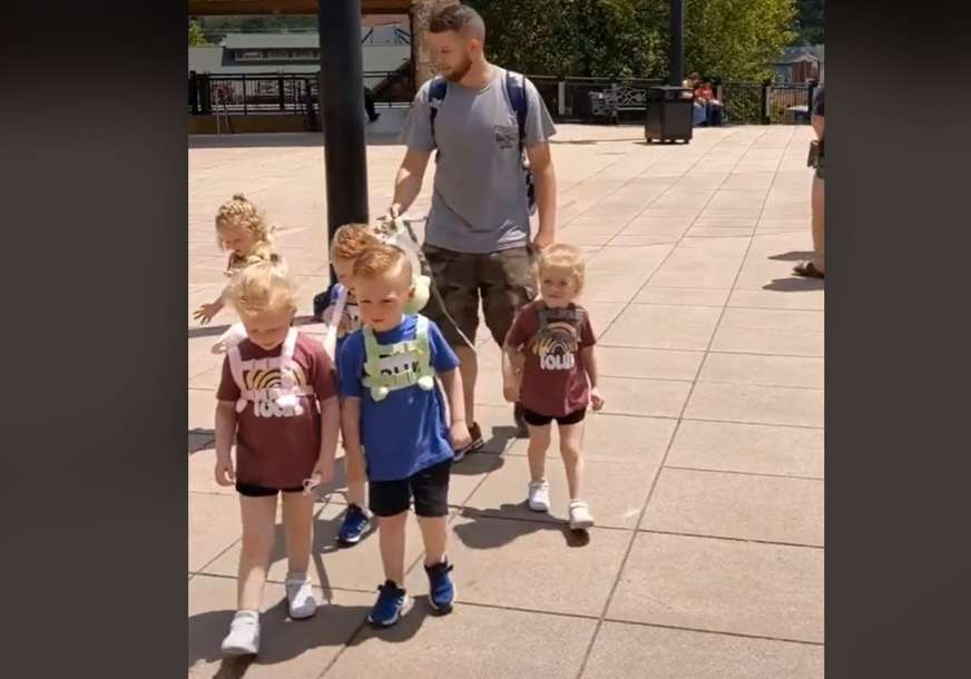 Ovaj tata je na udaru žestokih kritika: Zbog načina na koji šeta svoju djecu ljudi se zgražavaju (VIDEO)