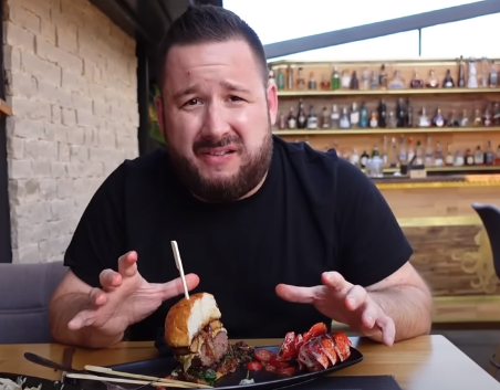 "MI SMO PRAVO JEFTINI" Restoran iz Hrvatske nudi hamburger po nevjerovatnoj cijeni od 325 KM (VIDEO)