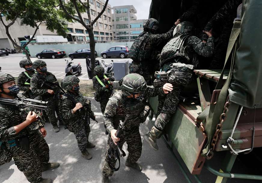 NOVE TENZIJE NA POMOLU Kineska vojska održala vojne vježbe kod Tajvana u vrijeme posjete američkih poslanika