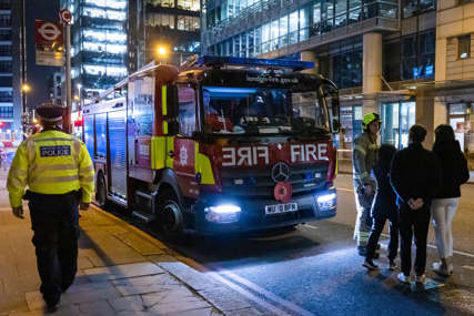 GORI U CENTRU LONDONA Zbog velikog požara evakuisano više zgrada, obustavljen saobraćaj (VIDEO)