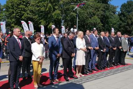 "Pomoć Mađarske korisna i bezuslovna" Politički vrh Srpske na promociji poljoprivredne mehanizacije u Gradiški (FOTO)