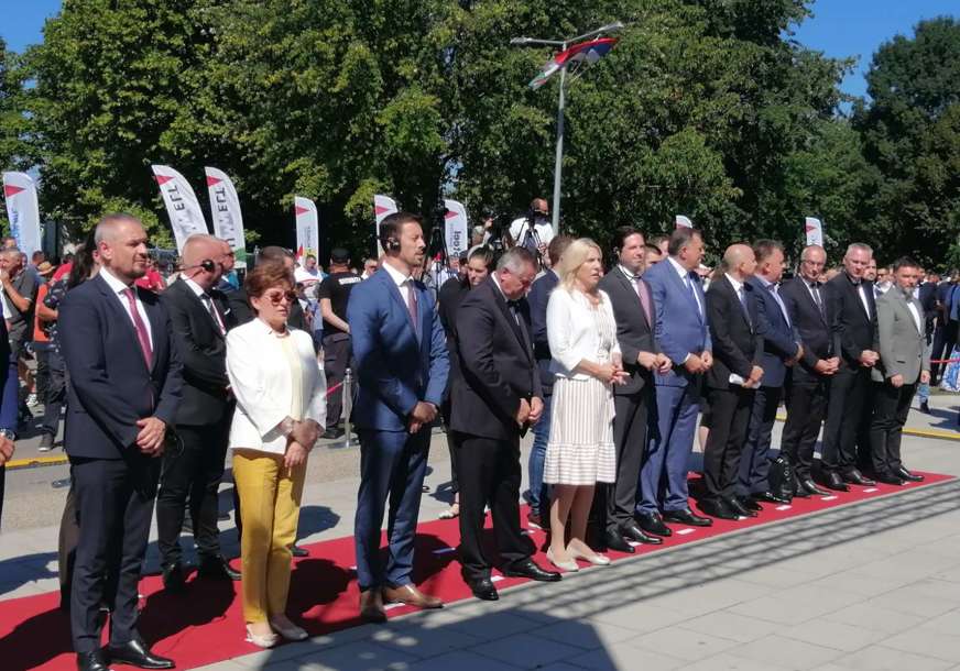 "Pomoć Mađarske korisna i bezuslovna" Politički vrh Srpske na promociji poljoprivredne mehanizacije u Gradiški (FOTO)