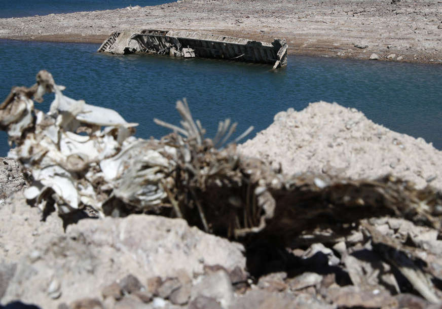 Policija pronalazi sve više ljudskih ostataka: Jezero Mid kraj Las Vegasa se povlači zbog suše i otkriva stravične prizore (VIDEO)