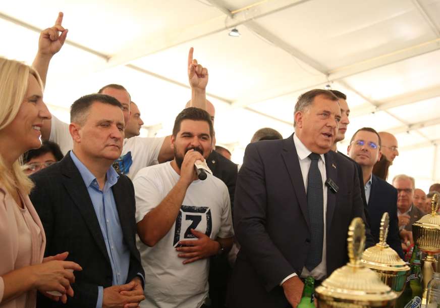 PRISTOJNOST ILI PRIMITIVIZAM Šta pobjeđuje na izborima – KULTURA ili „KRKANLUK“