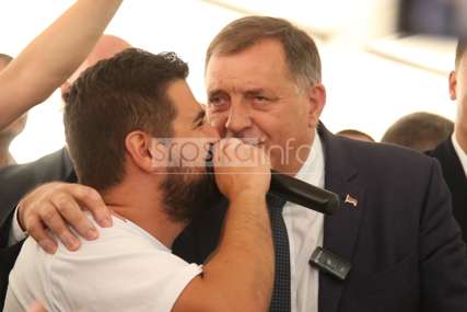 "Nema kralja, nema Tita, sve se kod nas Dodik pita" Šta se sve pjevalo na Kočićevom zboru (FOTO)