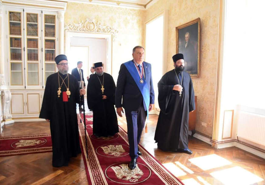 “OVO JE IZUZETNA ČAST” Dodik odlikovan Ordenom Eparhije Temišvarske (FOTO)