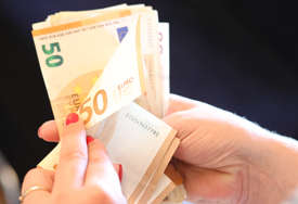 REKORD DRŽI DOKTOR Najveća plata u javnom sektoru skoro 18.000 evra