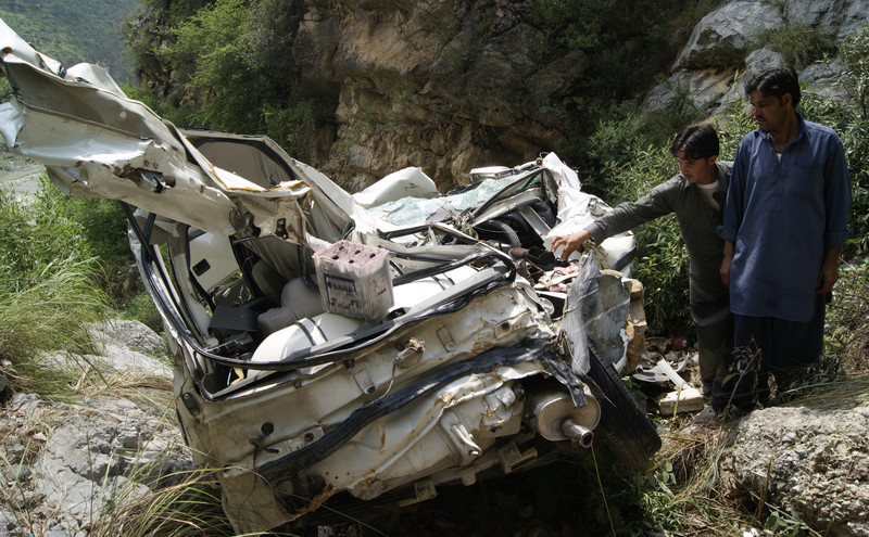 Tragedija u Pakistanu: U saobraćajnoj nesreći poginulo najmanje 13 ljudi