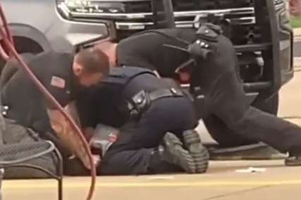ŠOKANTAN SNIMAK Policajci brutalno tukli mladića na benzinskoj pumpi u SAD (VIDEO)