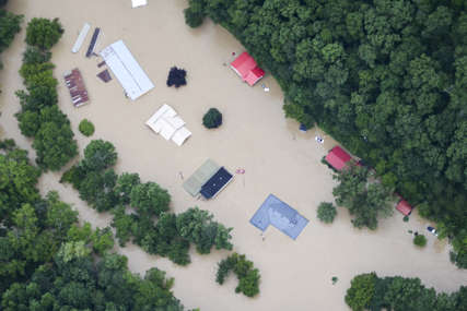 RASTE BROJ ŽRTAVA U poplavama poginulo 37 ljudi, stotine se vode kao nestale (VIDEO)