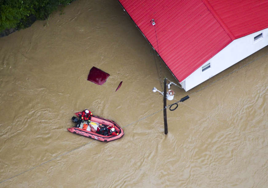 MEĐU ŽRTVAMA I DJECA Poplave u Kentakiju odnijele najmanje 35 života