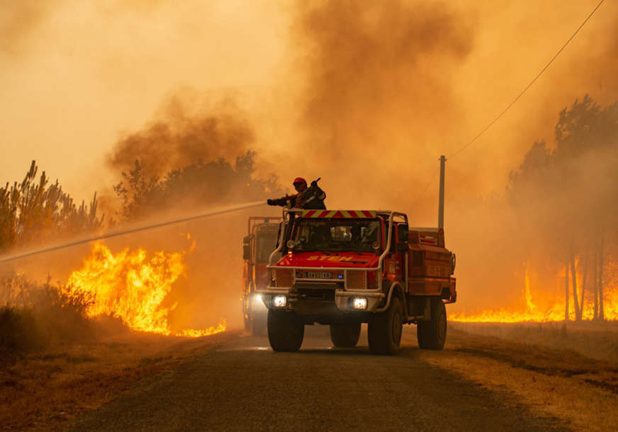 VATROGASCI STIGLI IZ VIŠE ZEMALJA Zbog suše velika opasnost od novih požare u Francuskoj, svi strahuju od novog “monsturma”