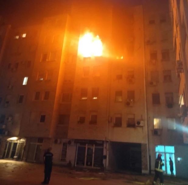 Zvuk sirena u razbudio Novi Beograd: Dim je kuljao na sve strane, a na četvrtom spratu vatrogasci su zatekli potresan prizor