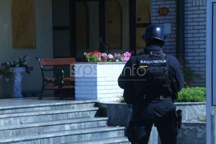 HAPŠENJE U TRNU Policija pretresa motel "Jezero" Slavka Roguljića