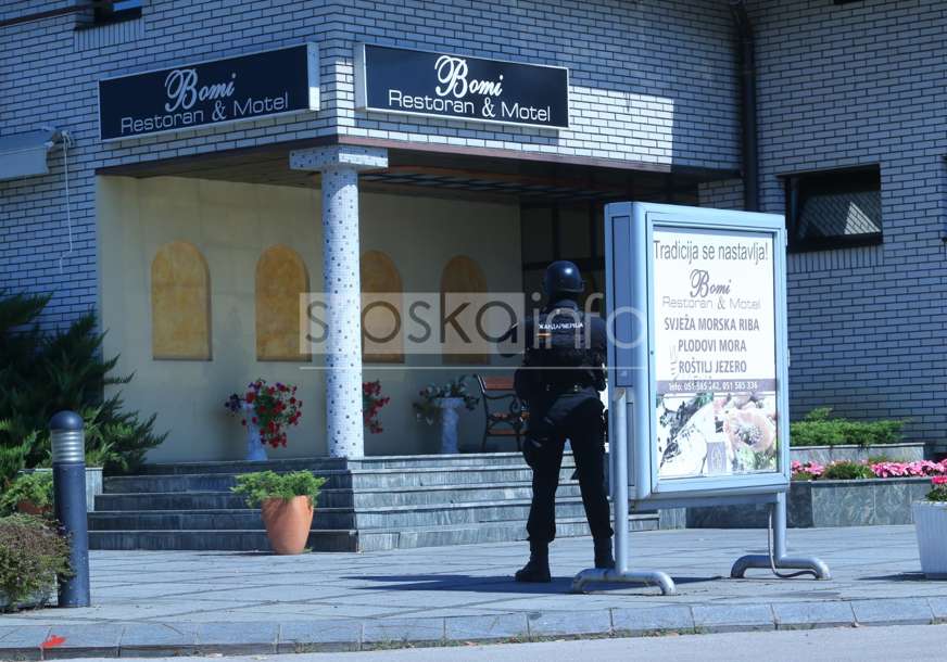 DUGE CIJEVI OKO “JEZERA” Policijska akcija u Trnu, policija pretresa Roguljićeve objekte (FOTO)