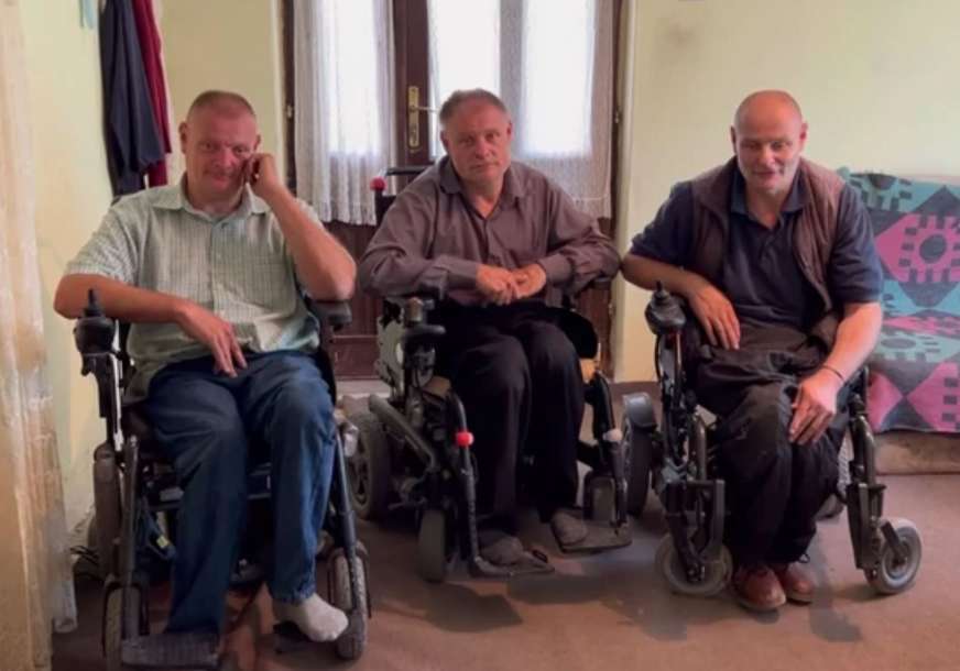 Tužna sudbina braće Nebojše, Nenada i Novice: Sva trojica su u kolicima, žive zaboravljeni, u nemaštini (VIDEO)