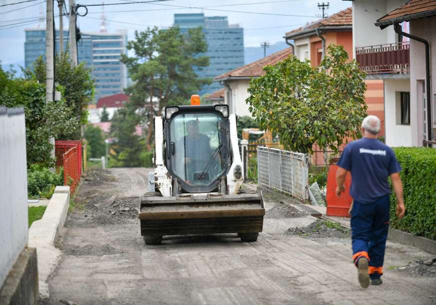 "Čine nas srećnim radovi na svim projektima"  Fruškogorska ulica dobiće novi asfalt