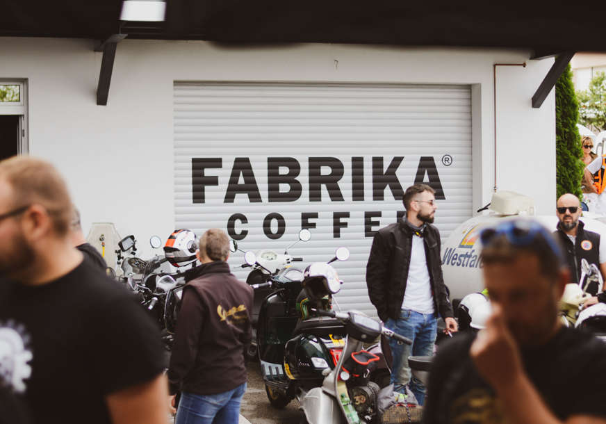10. Vespa susreti u Banjaluci: Posjeta pržionici kafe Fabrika coffee i mnoge druge aktivnosti (FOTO)