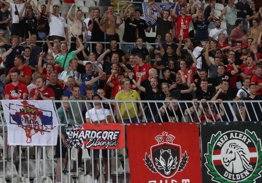UPRKOS PRIJETNJI UEFA Navijači Tventea raširili zastavu i oduševili Srbiju