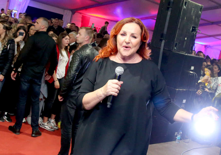 Besplatan koncert na Petrićevcu: Ana Bekuta i Romana Panić pjevaju, Draško Stanivuković časti