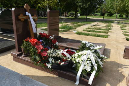 Detalji tajne sahrane ubijenog Vlaovića: Bez slike na spomeniku, uz zvuke poznate pjesme (FOTO)