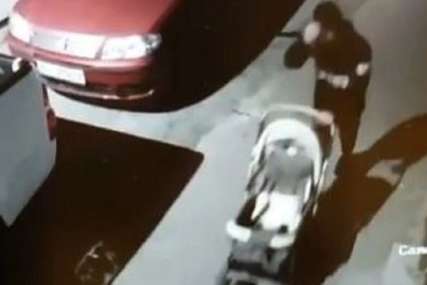 Ukrao kolica za bebu u centru Beograda: Snimak šokirao građane, a osude se nižu (VIDEO)