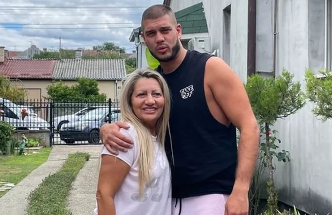 "BILA SAM IZNENAĐENA" Dejan Dragojević priznao da je prešao u Islam, a sada se oglasila i njegova majka Biljana