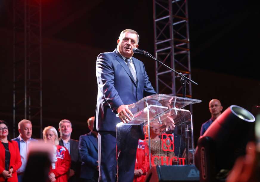 "Mirno čekamo nedjelju, pobjednik je poznat" Dodik na završnoj tribini SNSD u Banjaluci (FOTO, VIDEO)