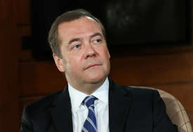Medvedev reagovao "Zelenskom treba uraditi preventivnu kraniotomiju"