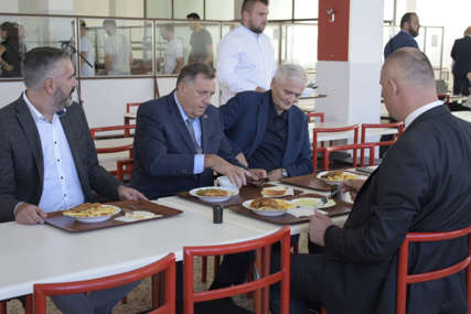 Radnike častio sa 50, kuvaricama dao 100 KM: Dodik obišao Kampus u Banjaluci, ručao u menzi