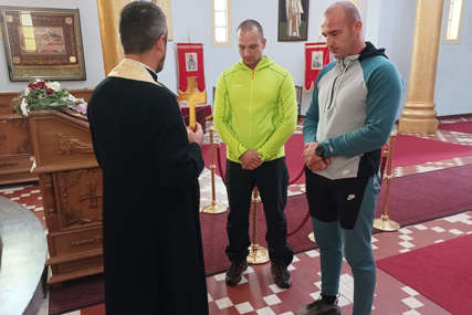 Hodočašće dugo 400 kilometara: Dvojica Kotorvarošana krenula pješke do manastira Ostrog (FOTO)