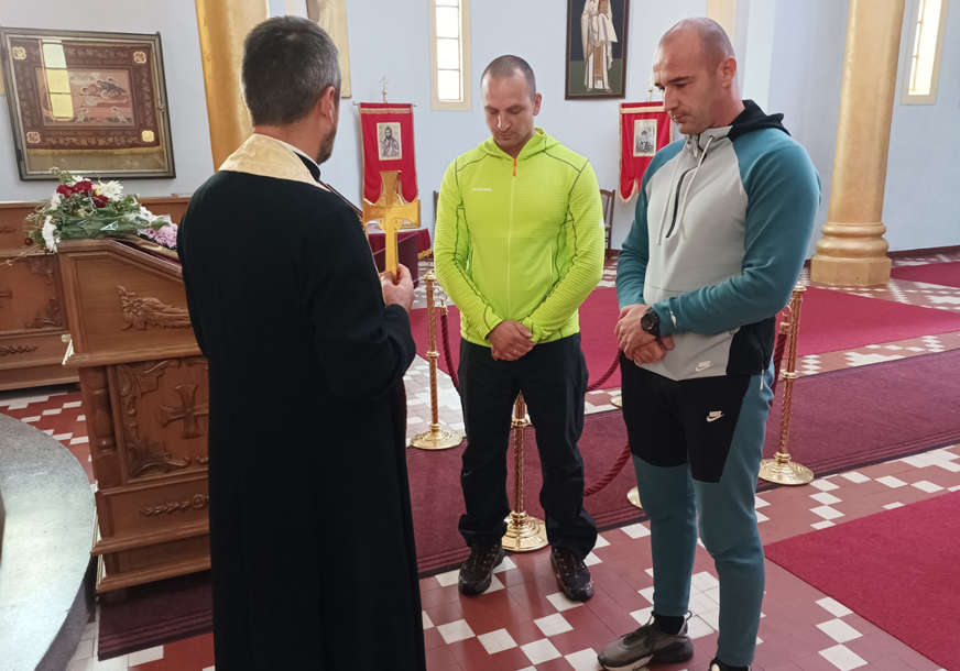 Hodočašće dugo 400 kilometara: Dvojica Kotorvarošana krenula pješke do manastira Ostrog (FOTO)