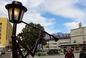 Instrumenti koji svijetle: Postavljena muzička rasvjeta u Gradiški (Foto)