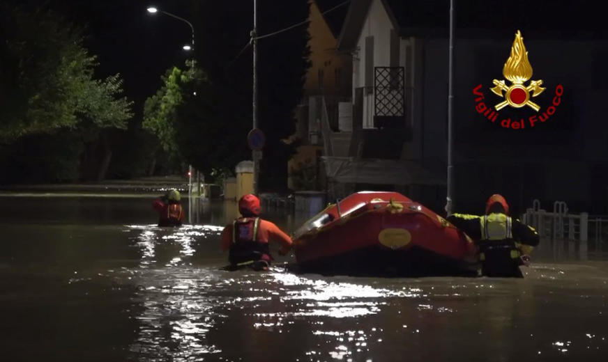 Još uvijek traje potraga za nekoliko ljudi: Katastrofalne poplave u Italiji odnijele sedam života (VIDEO)