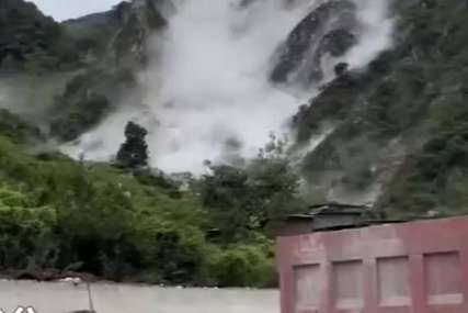 NOVI SNIMCI KATASTROFE Zemljotres u Kini odnio najmanje 21 život, uništio kuće i puteve (VIDEO, FOTO)