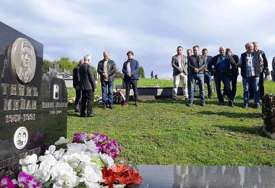 Njegova grobnica je prazna a herojstvo golemo: U Komlencu kod Kozarske Dubice obilježena 31. godišnjica smrti Milana Tepića (Foto)