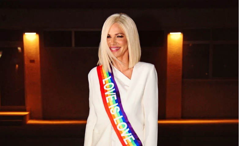 Pjevačica sa LGBT zastavom, pokrenula lavinu komentara: Nataša Bekvalac poslala jaku poruku tokom parade ponosa u Beogradu
