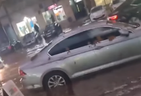 Auta plivaju u vodi: Kiša napravila potop u Novom Sadu (VIDEO)