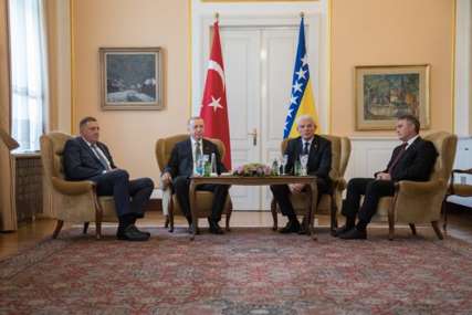 Sastanku prisustvuje i Dodik: Erdogan se sastao sa članovima Predsjedništva BiH (FOTO)
