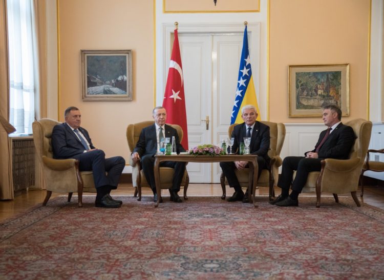 Sastanku prisustvuje i Dodik: Erdogan se sastao sa članovima Predsjedništva BiH (FOTO)