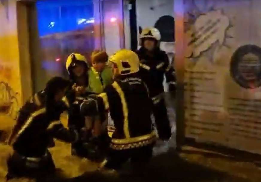Dramatičan snimak iz Rijeke: Vatrogasci spasavali djecu iz potopljene igraonice (VIDEO)