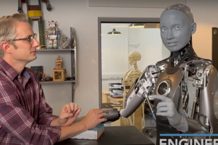 "Ovdje smo da pomognemo ljudima, ne da ih zamijenimo" Robot Ameka odgovarao na brojna pitanja (VIDEO)