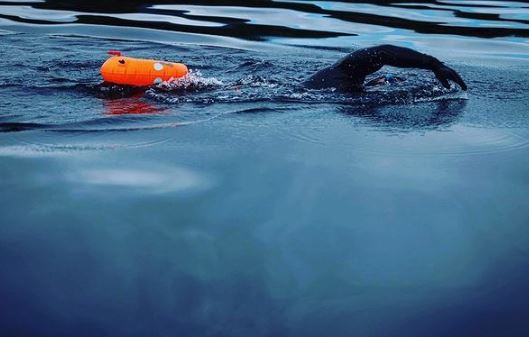 Plivao više od dva dana po Loh Nesu: Ekstremni avanturista postavio novi rekod (VIDEO, FOTO)