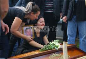 Goran ispraćen molitvom, u tišini: Potresni detalji sa sahrane mladog zaštitnika napuštenih pasa (FOTO)