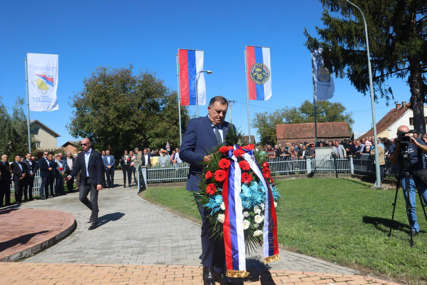 Dodik položio vijenac kod spomen - kompleksa u Mašićima kod Gradiške  “Slavna 16. krajiška motorizovana brigada proslavila je narod Krajine” (FOTO)
